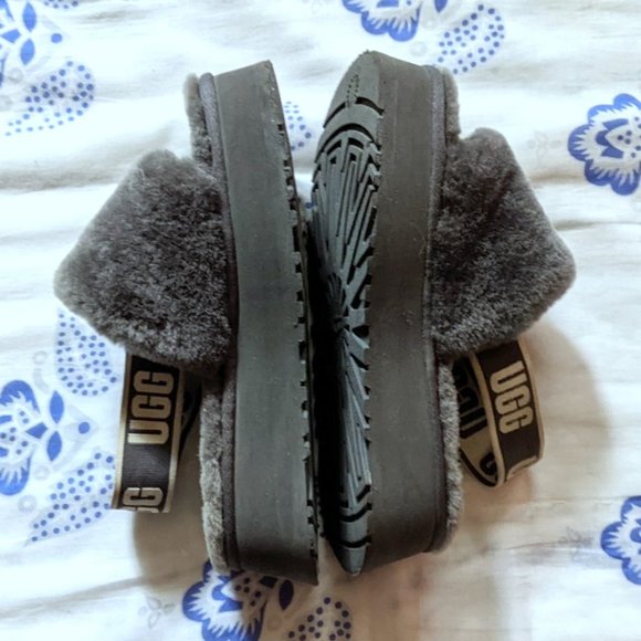 UGG Fluff Yeah Sheepskin Platform Slides Limited Edition Charcoal Size US 6 - Picture 3 of 9